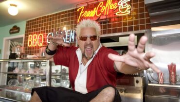 Guy Fieri lives life at 100km/h and yet manages to find time for himself… Discover his secret! Guy Fieri lives life at 100km/h and yet manages to find time for himself… Discover his secret!